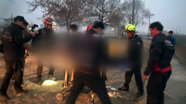 한강 투신 추정 60대 구조... 생명 위독 / YTN