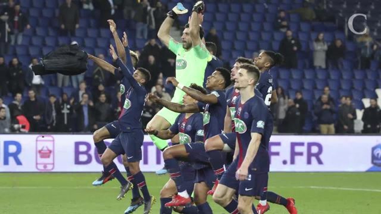 PHOTOS. Blessé, Neymar s'éclate au Brésil pendant le carnaval de Rio