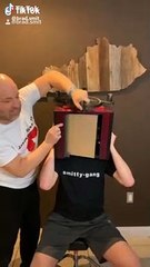 Instrument de torture qui fait tourner la tête