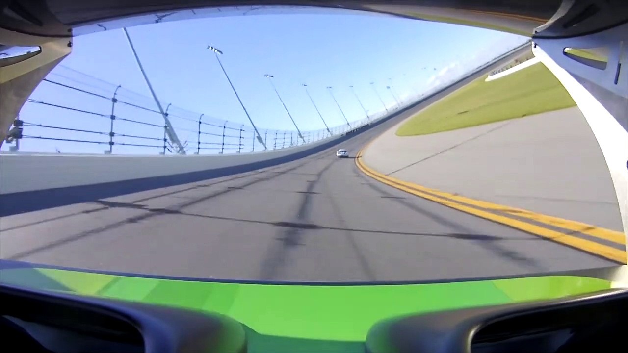 Quand tu crèves ton pneu à 200Km/h en voiture !