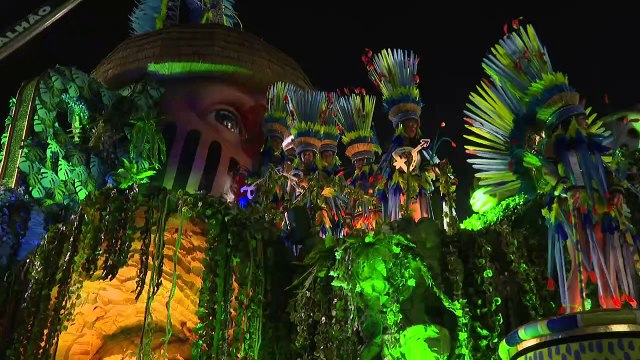 Carnaval de Rio busca en las raíces nueva identidad para Brasil