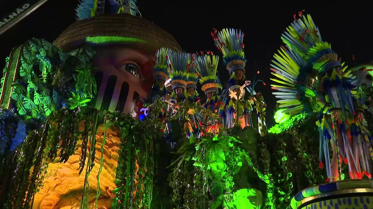 Carnaval de Rio busca en las raíces nueva identidad para Brasil