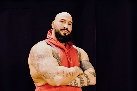 Voltiges, colosses et paillettes