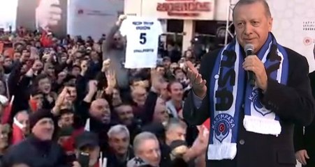 Erdoğan'dan Kendisine Forma Gösteren Vatandaşa Güldüren Cevap: Ben  Forvet Oynadım
