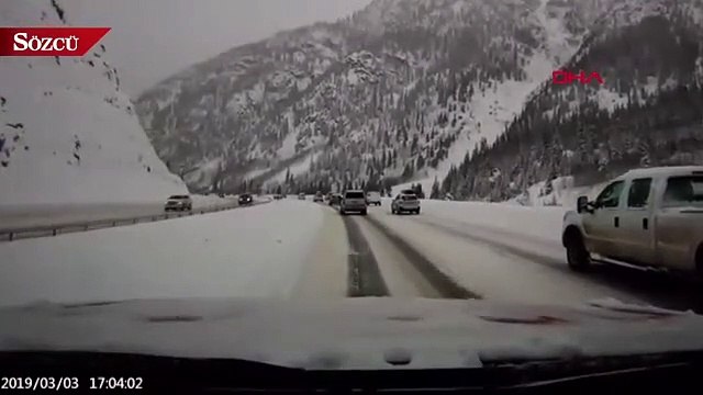 Otomobil kamerası, aracın çığ altında kaldığı anı kaydetti