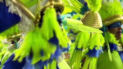 المواد البراقة القابلة للتحلل ميل جديد مراع للبيئة في كرنفال ريو