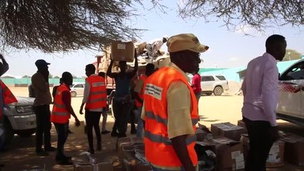 Türk Kızılayı Somali'de 5 Bin Aileye Giysi Dağıttı