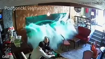 Quand un aquarium explose en plein bar sur les clients