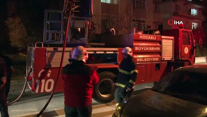 - 5 katlı binanın çatısında çıkan yangın mahalleli sokağa döktü