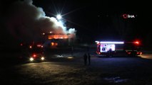 Park halindeki tur otobüsü alev alev yandı