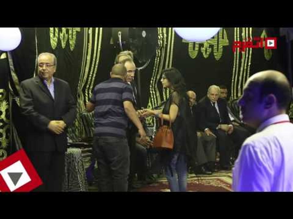اتفرج| نجوم الفن و الرياضة يحرصون على تقديم واجب العزاء في طارق سليم