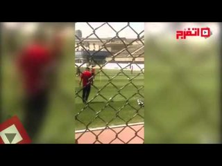 اتفرج | يول يعلم ايفونا اساسيات كرة القدم بعد ادائه امام انبي