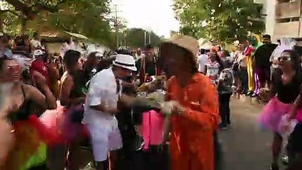 Un "entierro" cierra el carnaval en colombiana Barranquilla