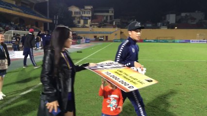 Nóng | Những bước chạy đầu tiên của Đình Trọng trên thảm cỏ xanh Hàng Đẫy sau trận Derby Thủ đô