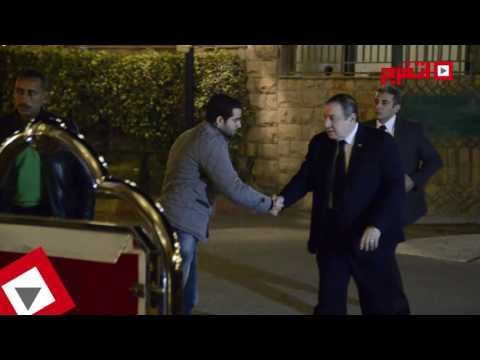 اتفرج | رجال الفن والسياسة في عزاء زوجة محمد صبحي