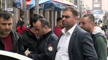 40 bin lirayı çaldı yakalanınca teslim etti gazetecilere 'buldum' dedi, parayı çaldığı o anlar kamerada