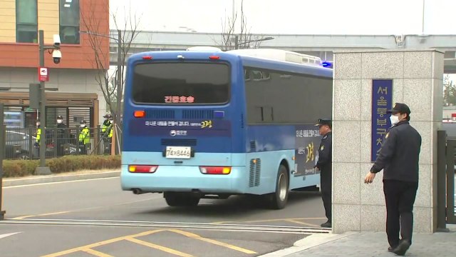 법원, MB 보석 조건부 허가...곧 구치소에서 석방 / YTN
