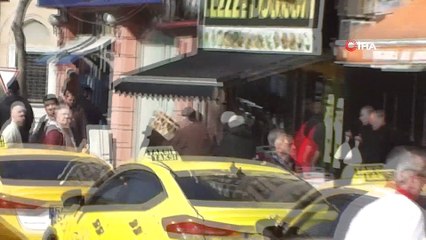 Parkomat görevlisine taksiciler tarafından park dayağı iddiası