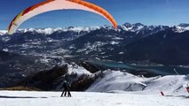Hautes-Alpes  :  décollage spectaculaire du parapente à ski