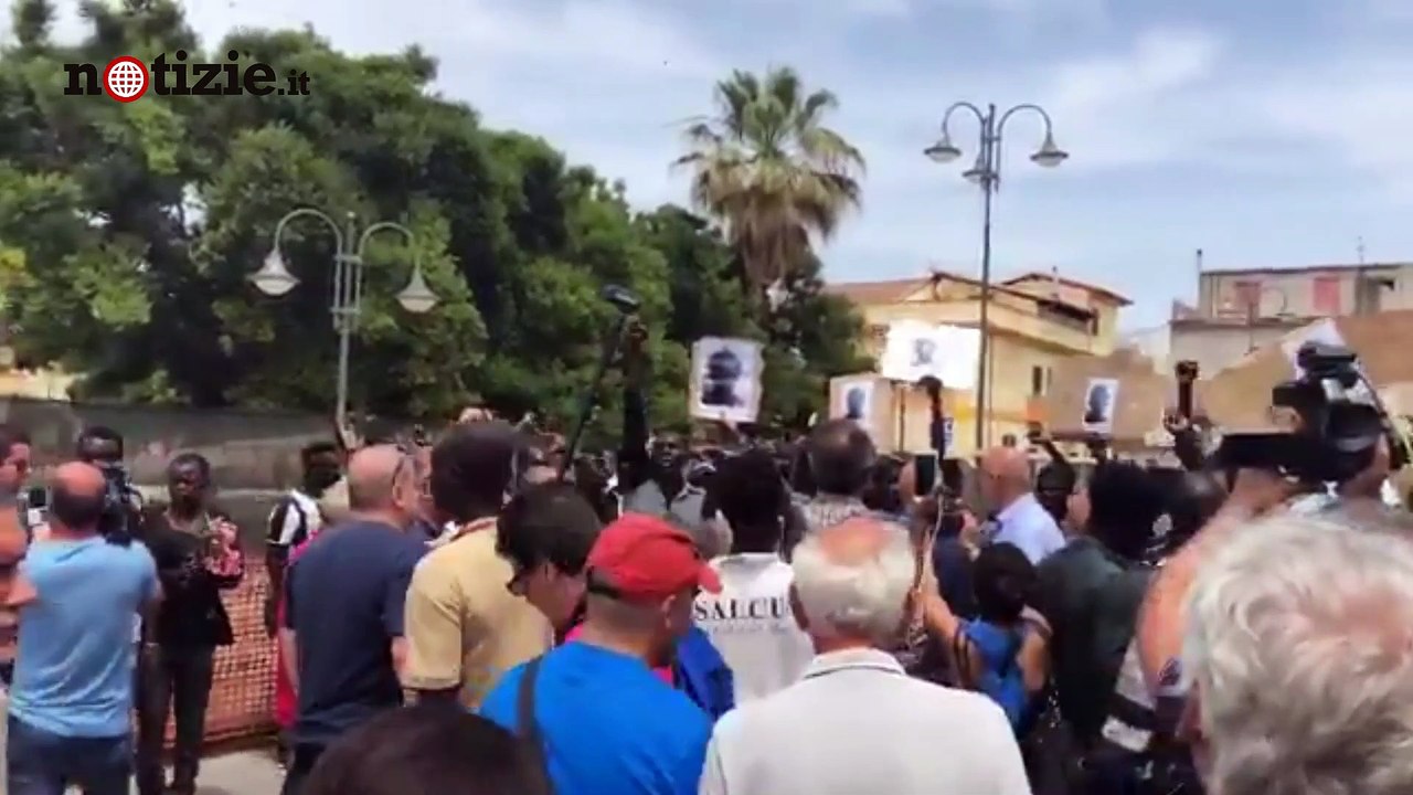 Ruspe sulla baraccopoli di San Ferdinando: inizia lo sgombero | Notizie.it