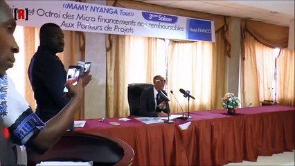 Cameroun - Françoise Puene- une millionnaire atypique au look très personnel