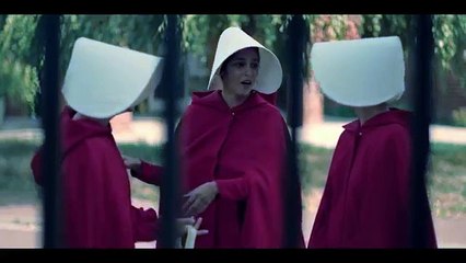 Lexcellente parodie de The Handmaids Tale avec Florence Foresti