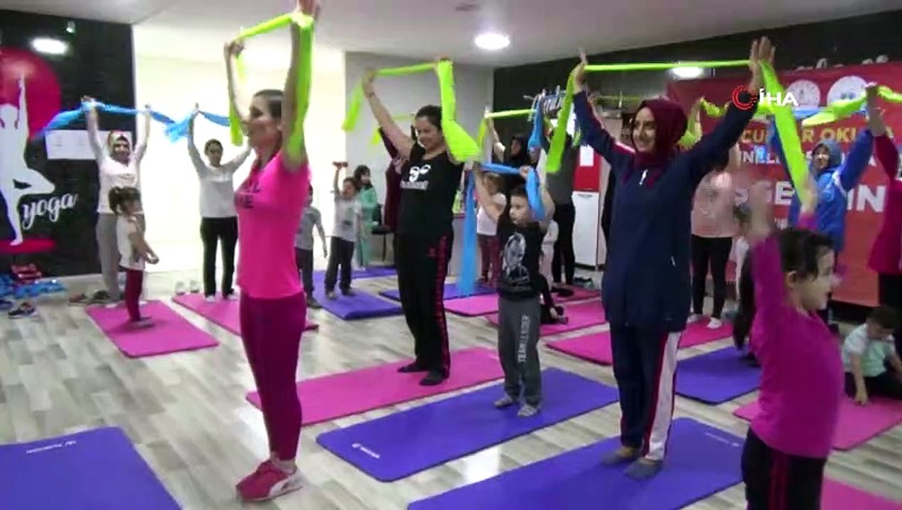 Çocuklar okula anneler spora