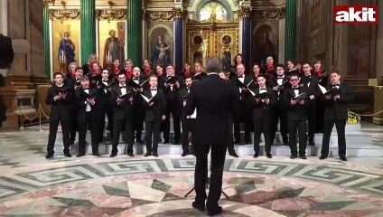 St. Petersburg kilise korosu Amerika'yı bombalama şarkısı söyledi
