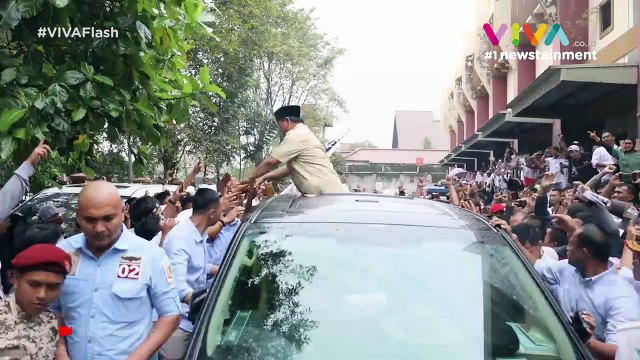 Diguyur Hujan, Prabowo Disambut Antusias Warga Subang