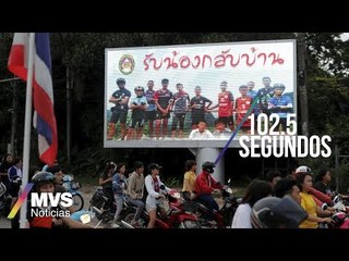 Download Video: Rescatan a los 12 niños y su entrenador que quedaron atrapados en una cueva en Tailandia