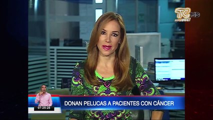Donan pelucas a pacientes con cáncer