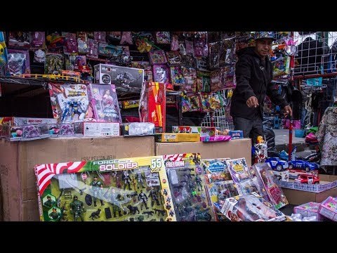 Unión Tepito reparte juguetes en zonas marginadas