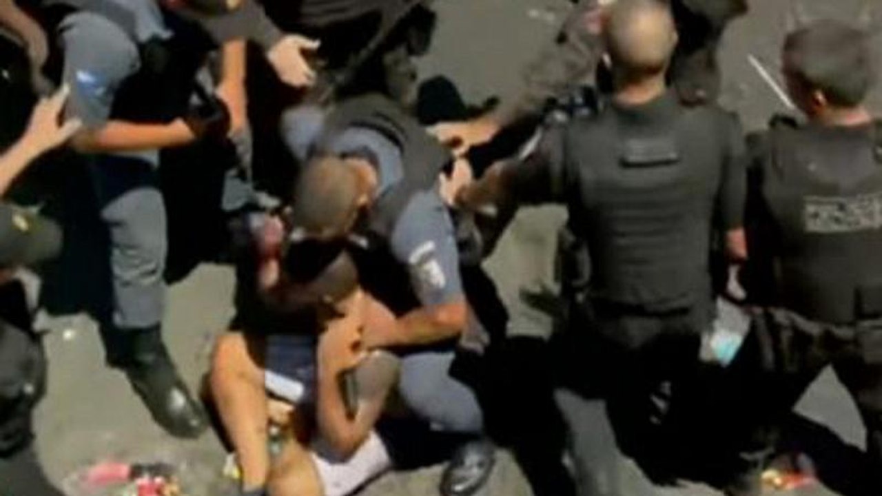 Καρναβάλι με... ξύλο και δακρυγόνα στο Ρίο ντε Τζανέιρο