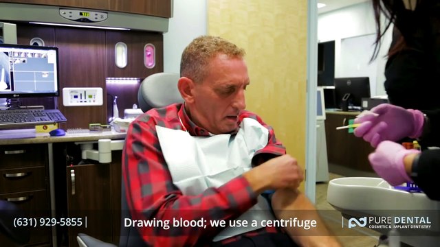 Ce dentiste s'enlève tout seul une dent et la remplace par des implants !