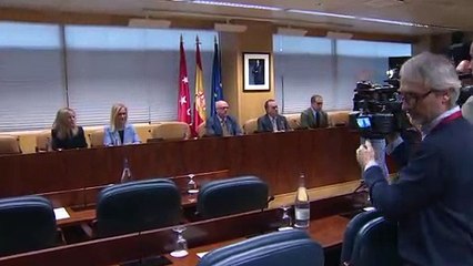 Cifuentes evita declarar pese a la insistencia de los diputados