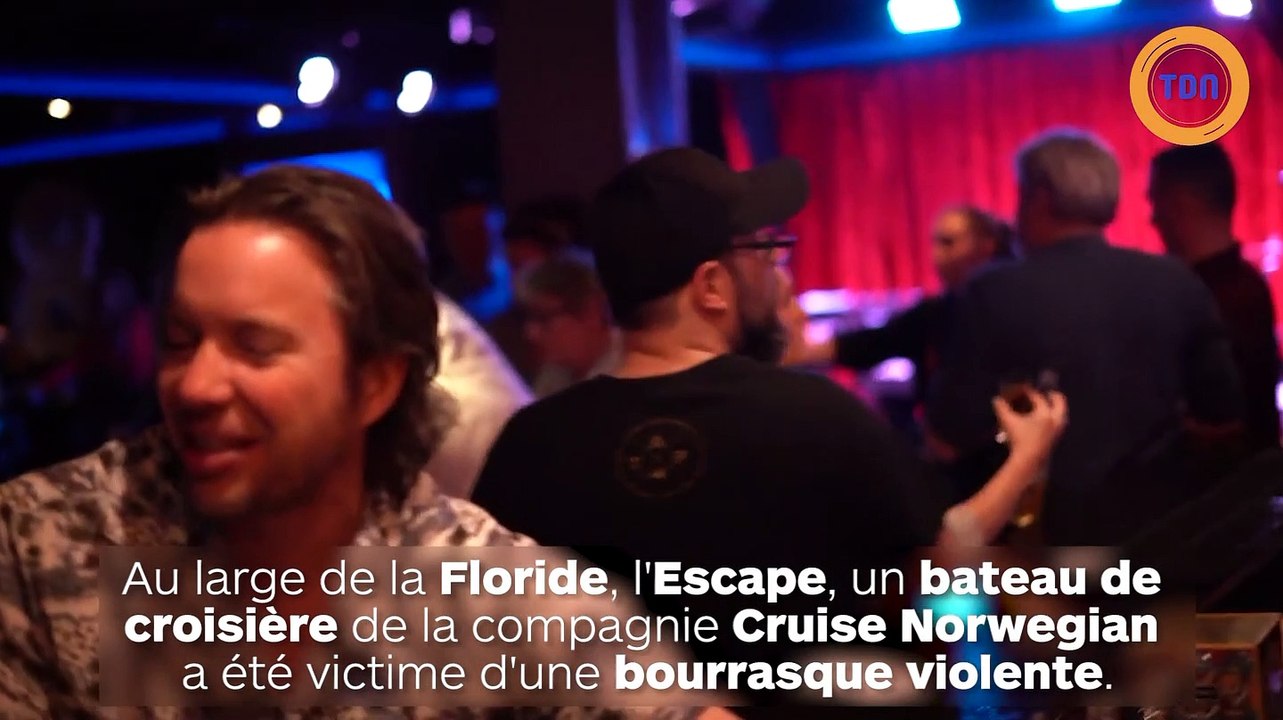 Une bourrasque de vent violente s'abat sur un bateau de croisière !