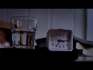 تحذير: لا تشرب الماء المتواجد بجوار السرير نهائي