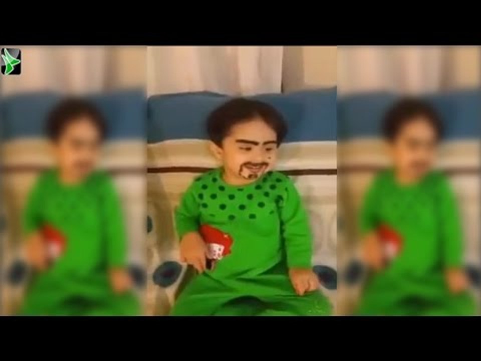 مضحك جدآ جدآ : شاهد ردة فعل هذا الطفل الشقي بعد الرسم على وجهه