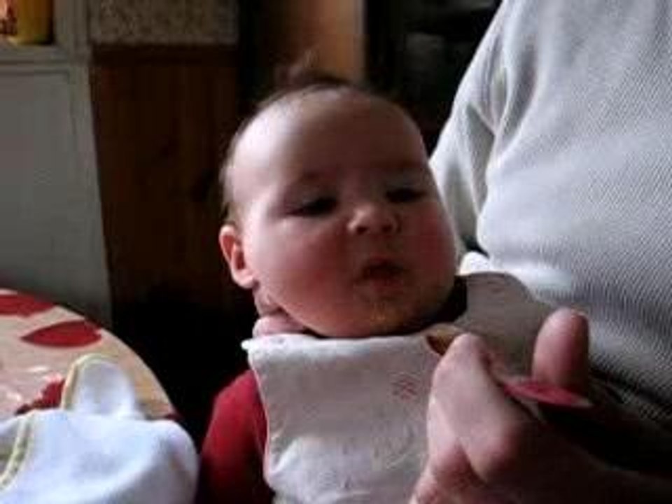 je goute a la compote pour la 1ere fois