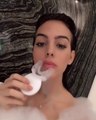 Georgina Rodríguez revoluciona las redes con su baño de espuma desnuda