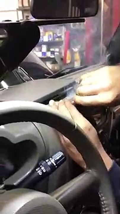 Quand ton autoradio prend soudainement feu dans la voiture !