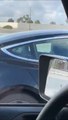 Cet automobiliste filme un conducteur de Tesla qui dort au volant à 120kmh (Californie)