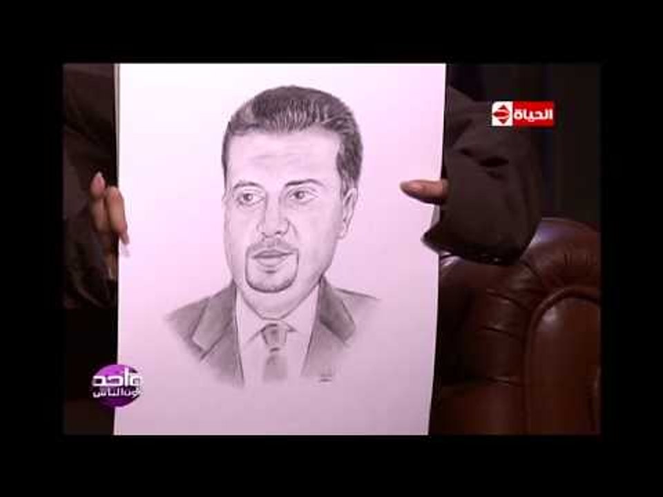 واحد من الناس - لقطة مؤثرة .. خالد عمار المتحدي للإعاقة يرسم صورة لـ عمرو الليثي ويهدهاله على الهواء