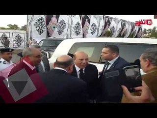 عادل لبيب ومحافظ الإسماعيلية في عزاء "الأبنودي"