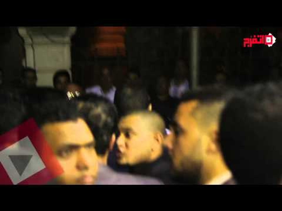 أمن عزاء نور الشريف يعتدي بالضرب على مصور صحفي