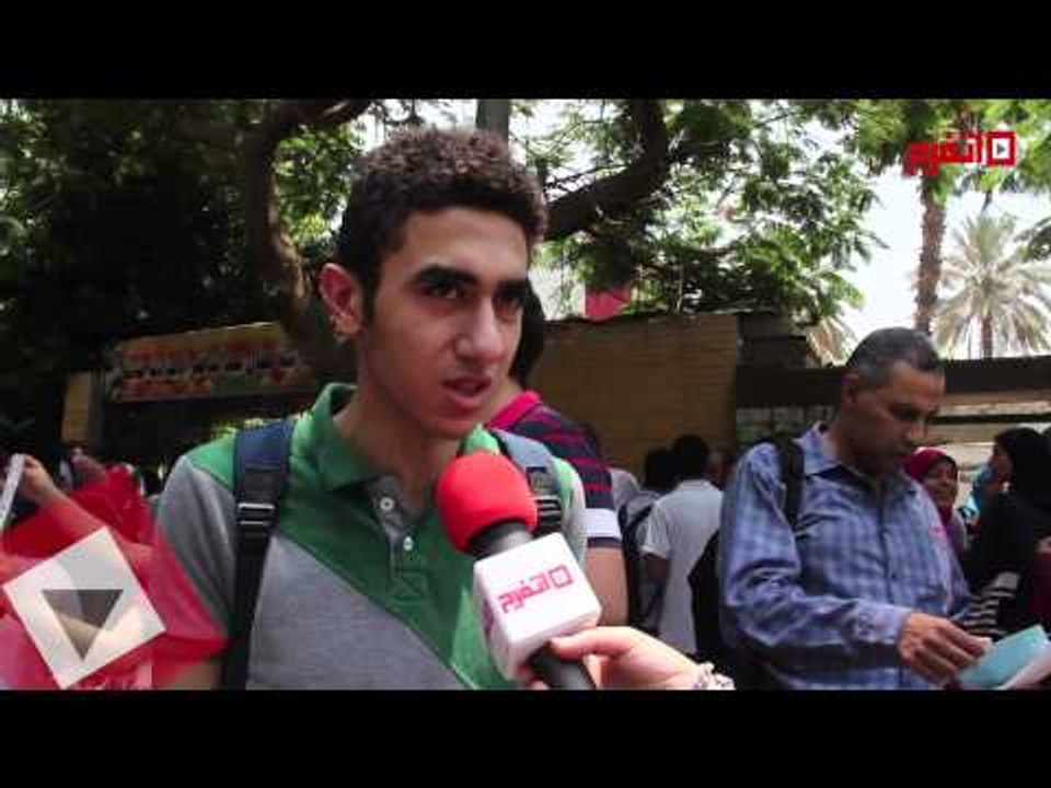 طلاب الثانوية العامة: الفيزياء في مستوي الطالب...