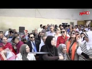 أنصار أحمد موسى يهتفون في المحكمة: يسقط الخونة