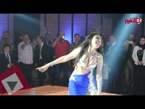 اتفرج| أيتن عامر ترقص في حفل زفافها مع دينا على «تحت الشباك»