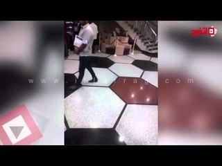 الصحفيون يحتجون أمام مكتب عزمي مجاهد بسبب تصاريح مباراة القمة