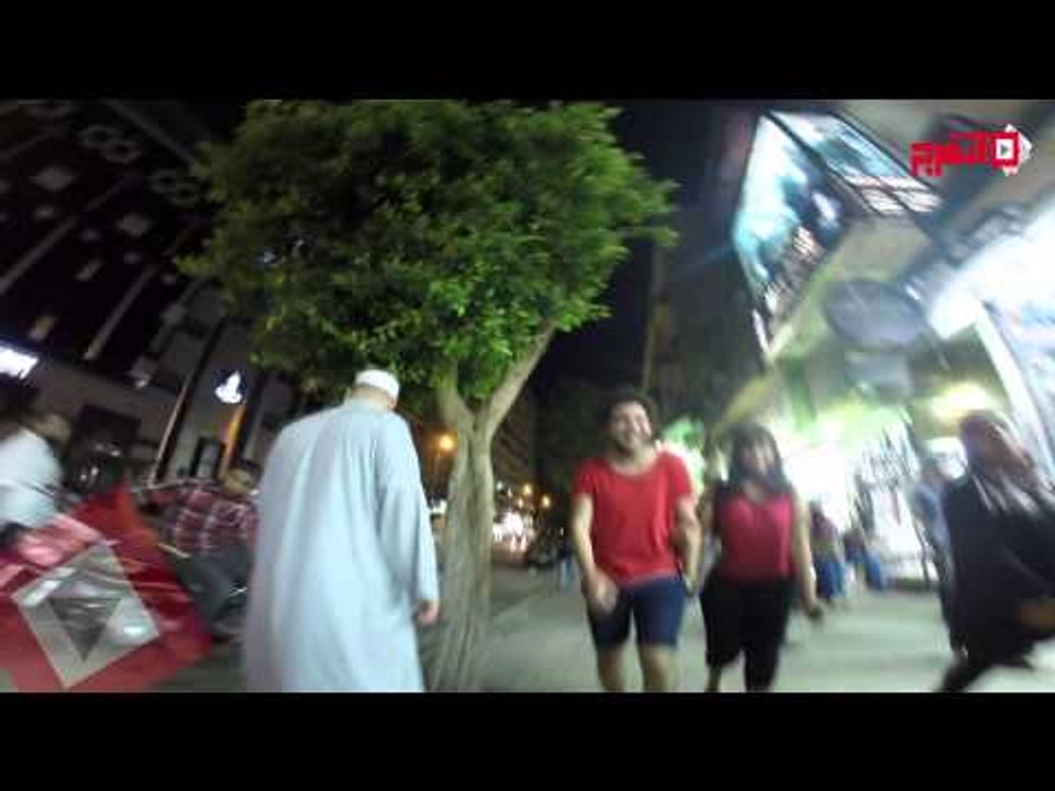 شاهد الفرق بين تحرش الناس ببنت مع شاب بعضلات وشاب عادي